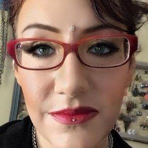 Meet your Posher, Elaine